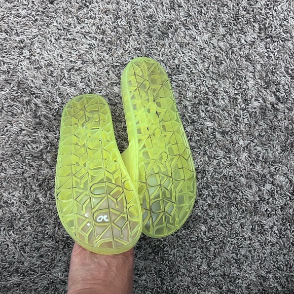 DKNY • Lime Neón Slides • sz 8 - Picture 7 of 8
